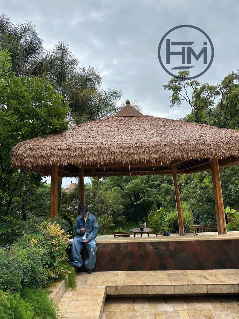 Sự Đa Dụng Của Mái Lá Nhân Tạo Trong Các Công Trình Mang Đậm Nét Truyền Thống