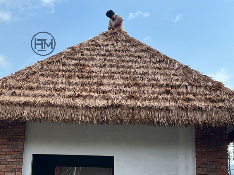 Thi Công Mái Lá Nhân Tạo Trên Mái Tôn Bằng Lito Thép Hộp – Giải Pháp Hiện Đại, Bền Đẹp