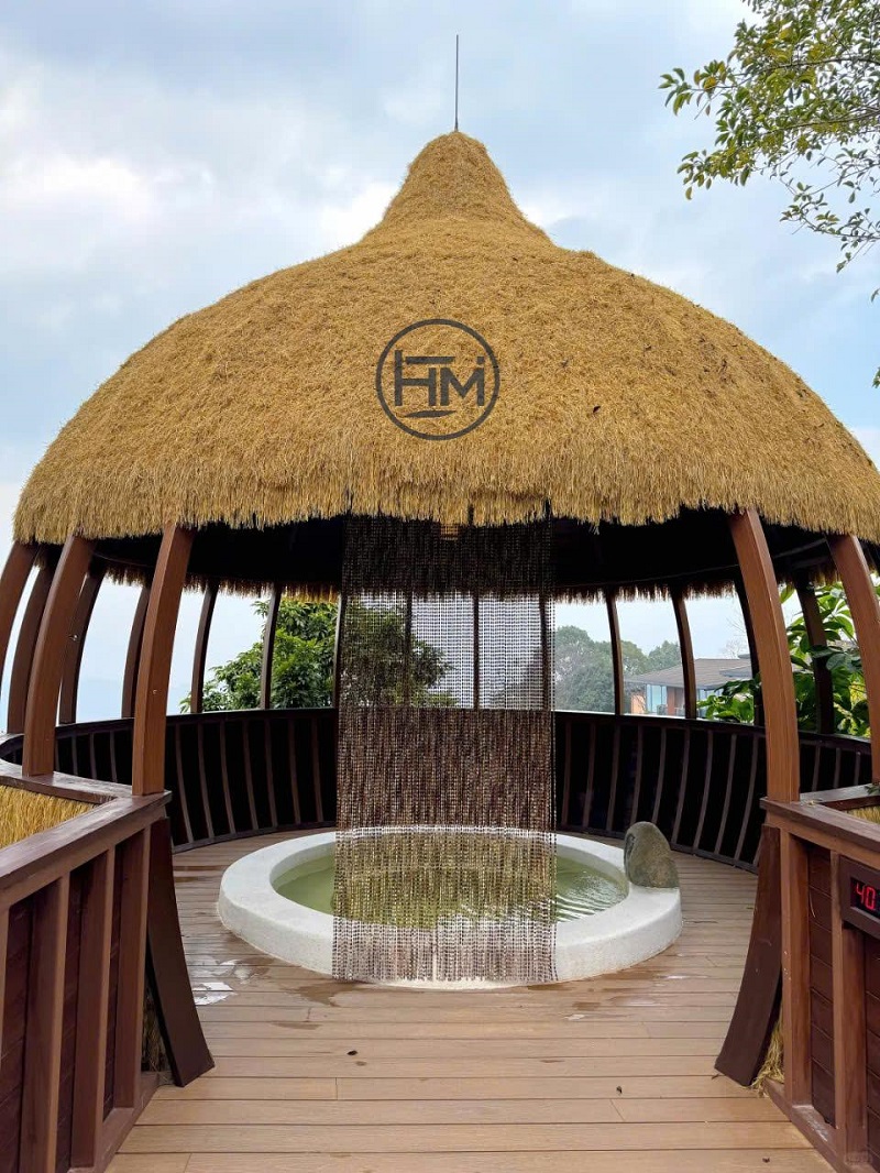 Cỏ Rơm Nhân Tạo Lợp Mái Vòm – Kiến Trúc Độc Đáo