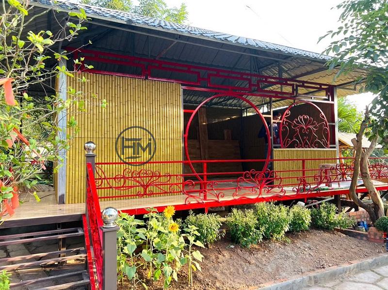 NHÀ TIẾP KHÁCH ĐƯỢC ỐP VÁCH TRE NHÂN TẠO TẠI THỦY NGUYÊN – HẢI PHÒNG