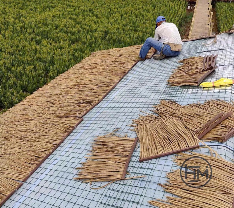 Tác Dụng Của Mái Lá Nhân Tạo Khi Lợp Trên Mái Tôn, Mái Ngói – Giải Pháp Làm Mát Và Trang Trí Hiệu Quả